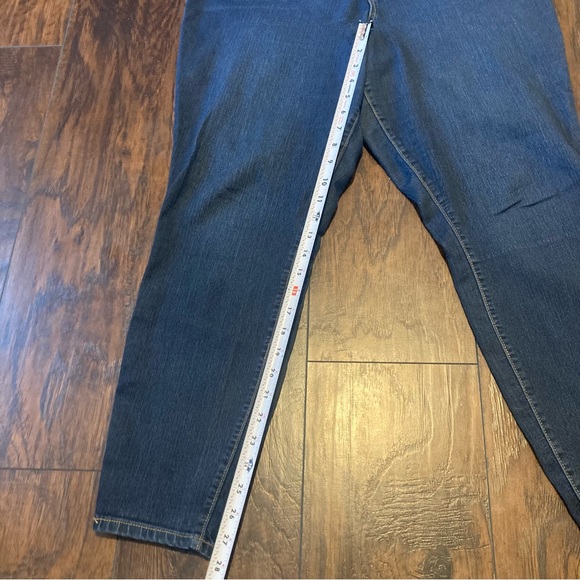 Torrid Women’s Jeans 18R Blue Skinny Stretch Medium Blue Wash Whiskered 18R Reg - Picture 10 of 10